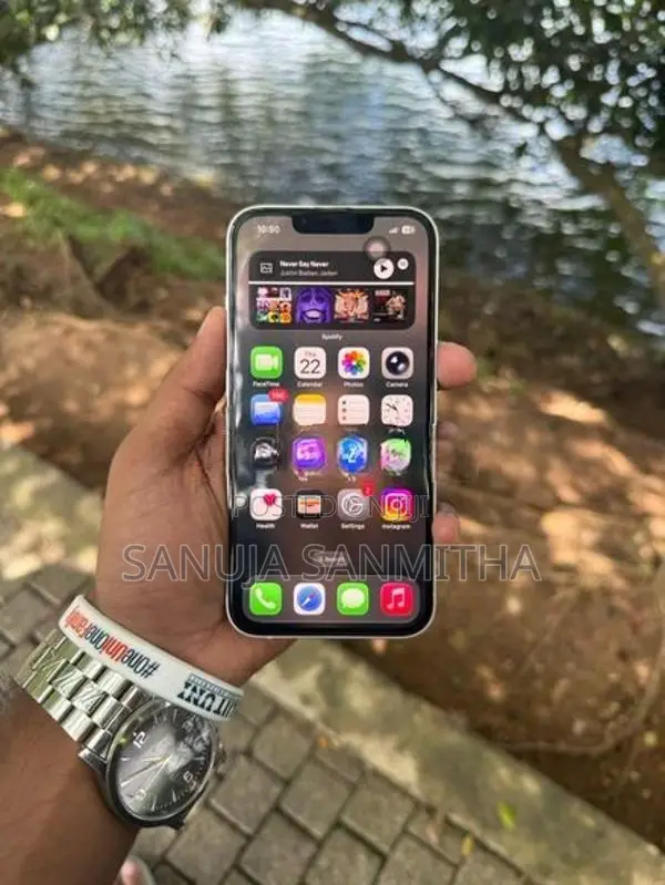 Apple iPhone 13 (Used)