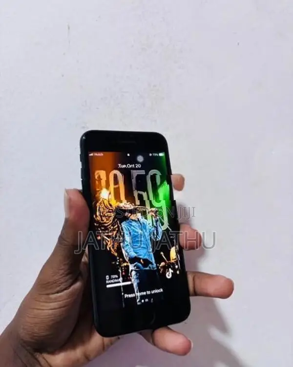 Apple iPhone SE 2 (Used)