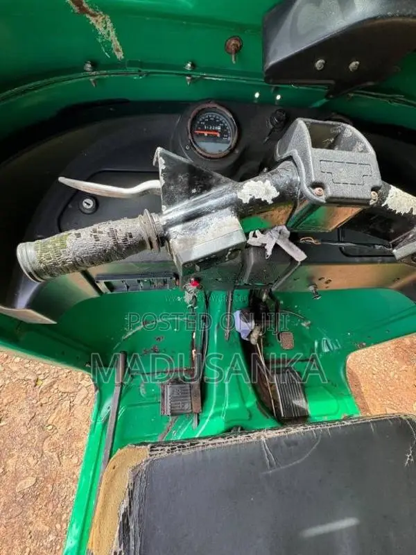 Bajaj RE 205 2013 Three Wheel (Used)