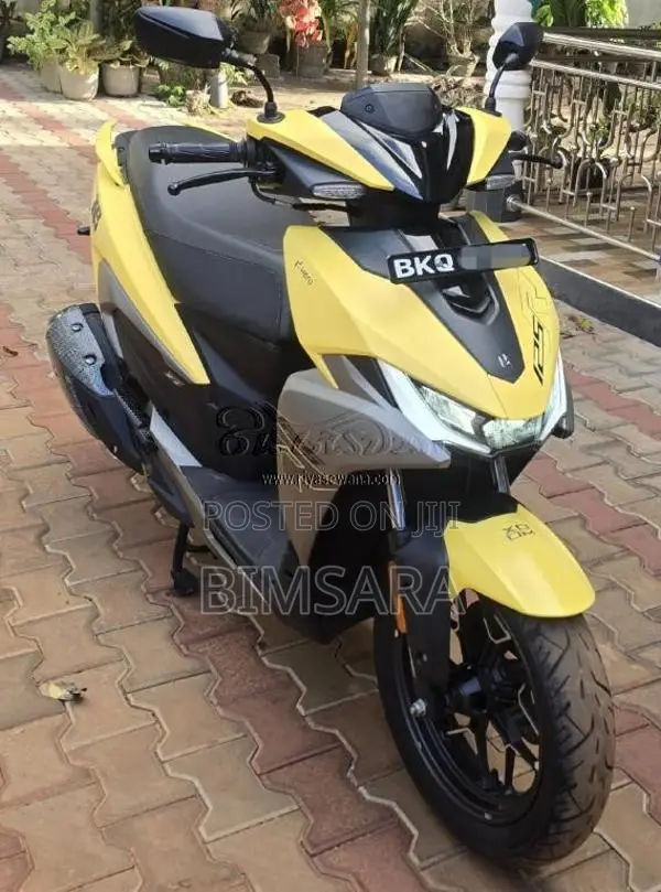 Hero Xoom 125R BKQ Yellow Matte 2026 Motorbike (Used)