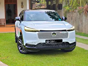 Honda Vezel Z Play 2025 SUV (Used)