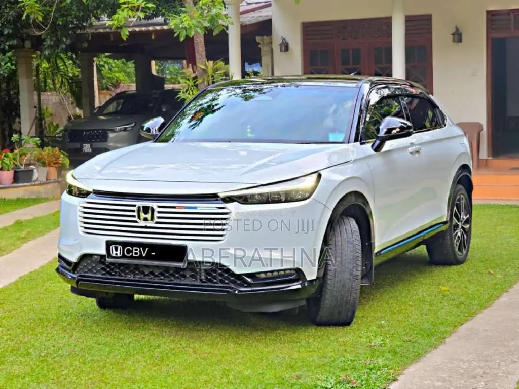 Honda Vezel Z Play 2025 SUV (Used)
