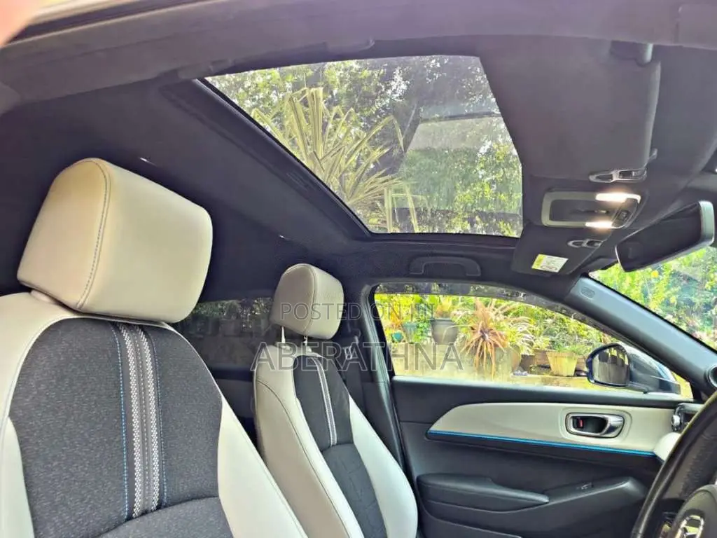 Honda Vezel Z Play 2025 SUV (Used)