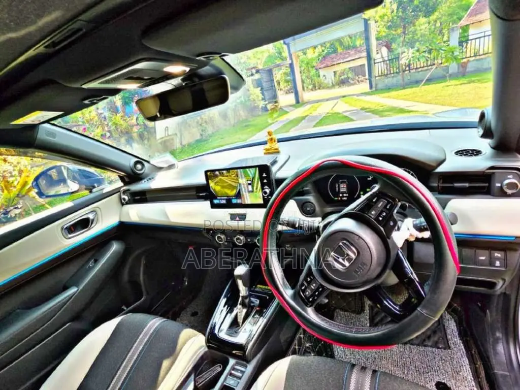 Honda Vezel Z Play 2025 SUV (Used)