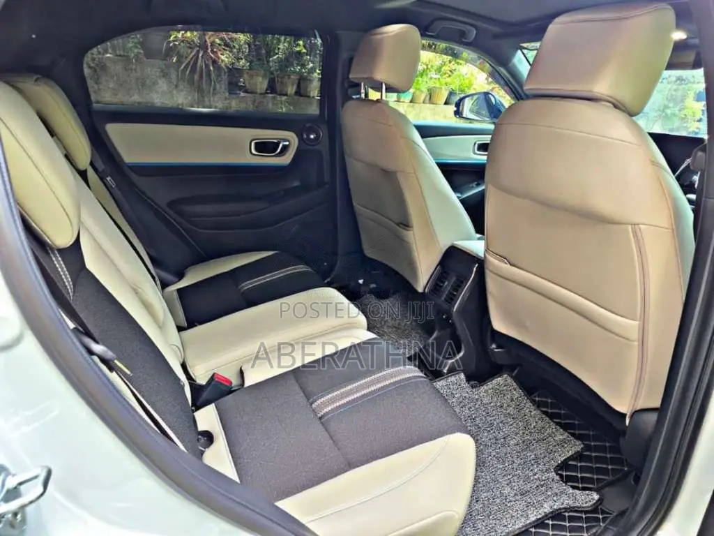Honda Vezel Z Play 2025 SUV (Used)