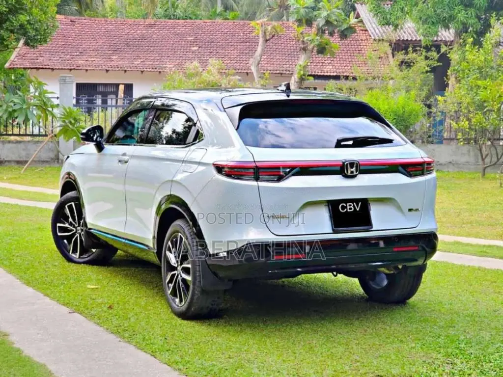 Honda Vezel Z Play 2025 SUV (Used)