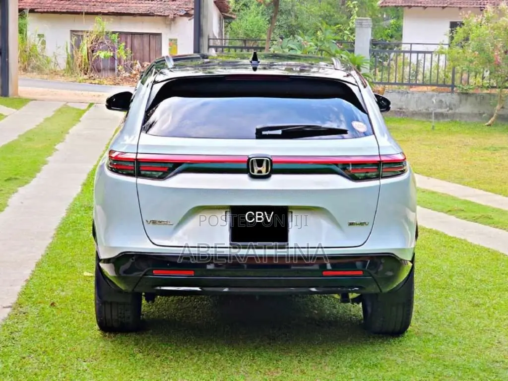 Honda Vezel Z Play 2025 SUV (Used)