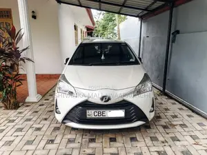 Toyota Vitz 2018 Car (Used)