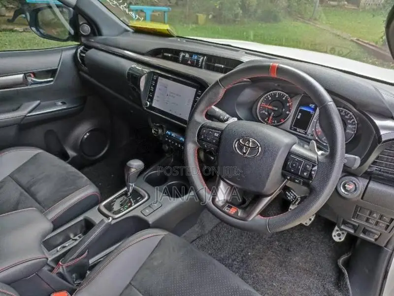 Toyota Hilux GR Sport 2004 Pickup (Used)
