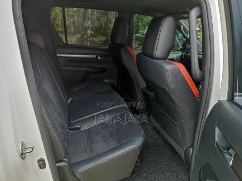 Toyota Hilux GR Sport 2004 Pickup (Used)