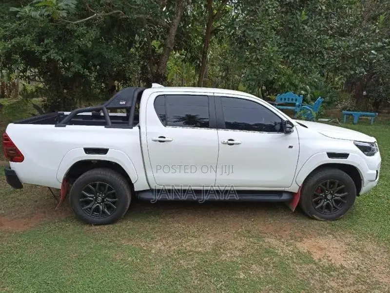 Toyota Hilux GR Sport 2004 Pickup (Used)
