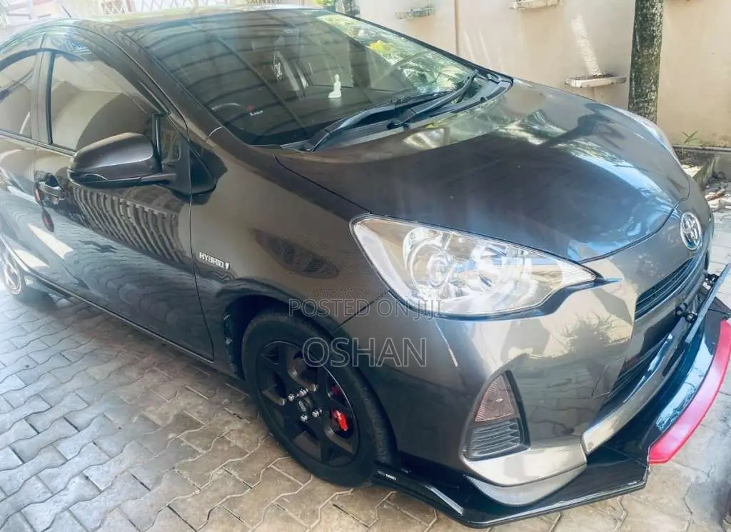 Toyota Aqua 2012 Car (Used)