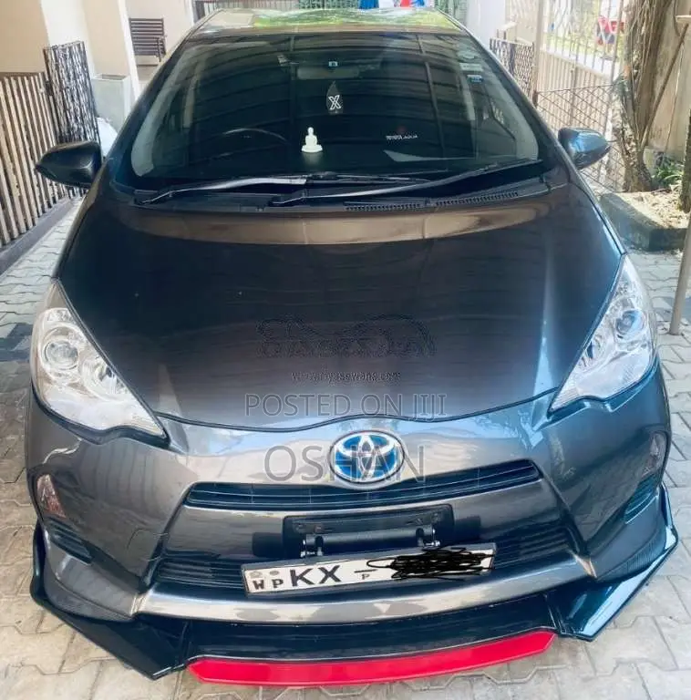 Toyota Aqua 2012 Car (Used)