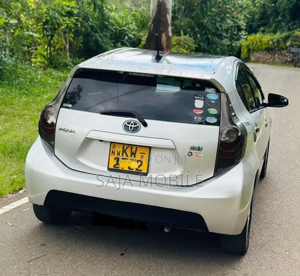 Toyota Aqua 2012 Car (Used)