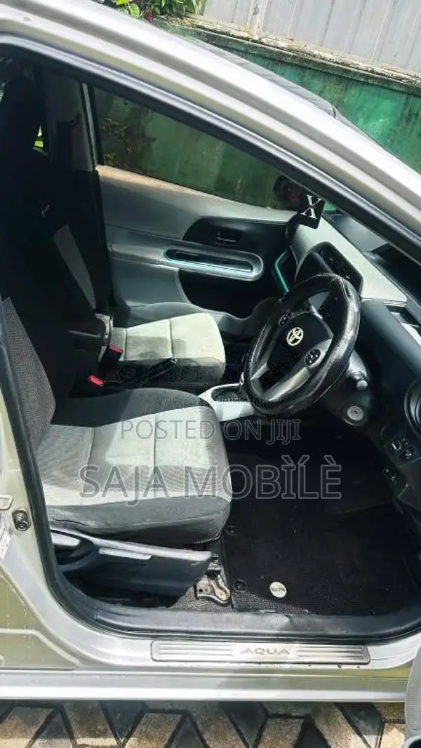 Toyota Aqua 2012 Car (Used)