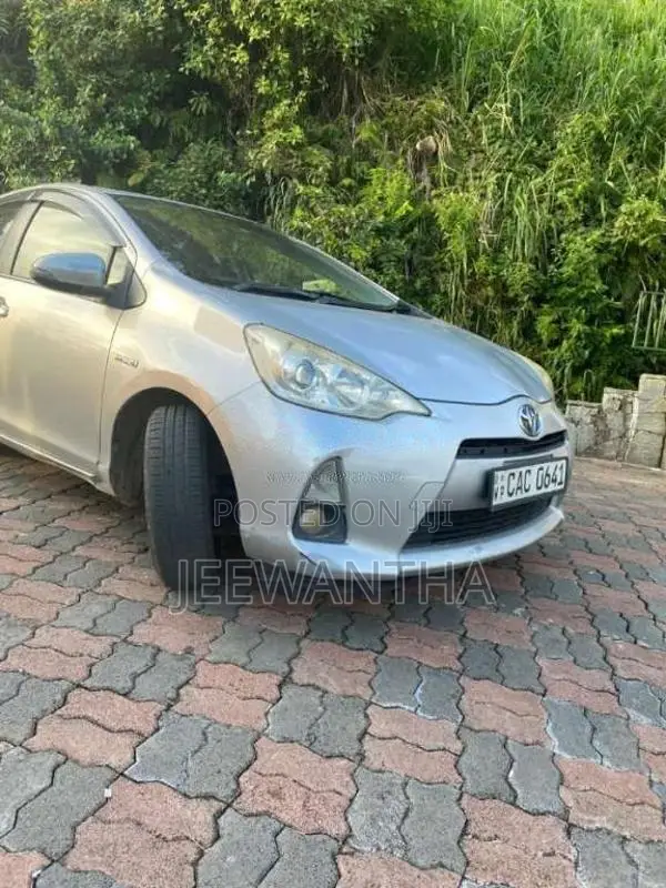 Toyota Aqua 2012 Car (Used)