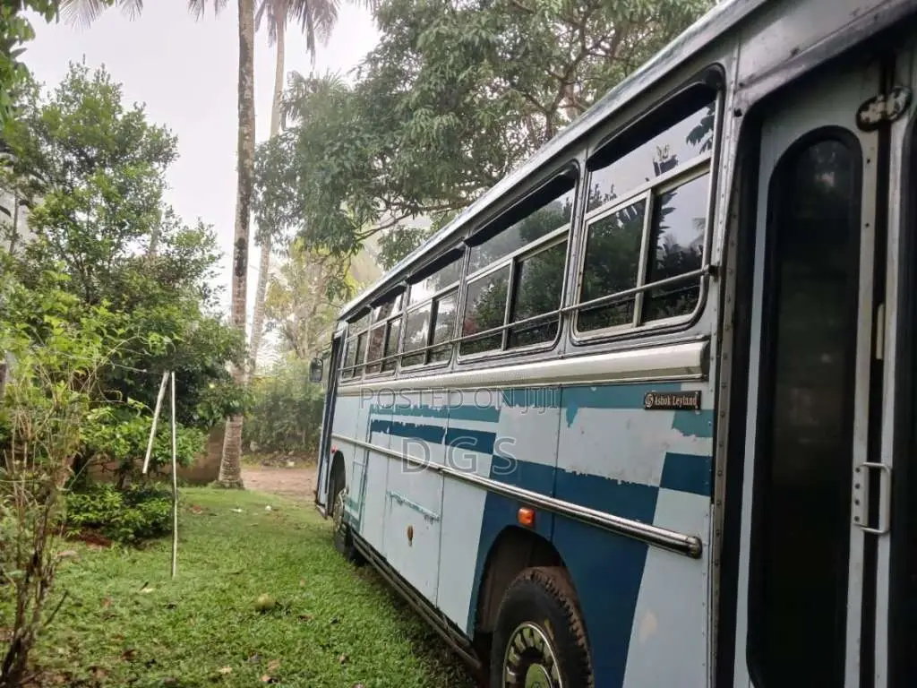 Ashok-Leyland Viking 2005 Bus (Used)