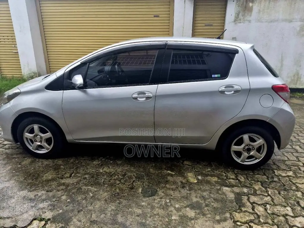 Toyota Vitz 2013 Car (Used)