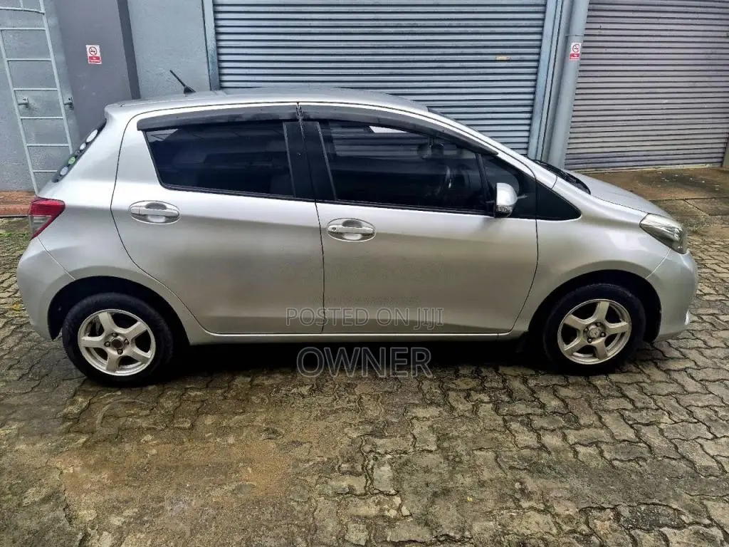 Toyota Vitz 2013 Car (Used)