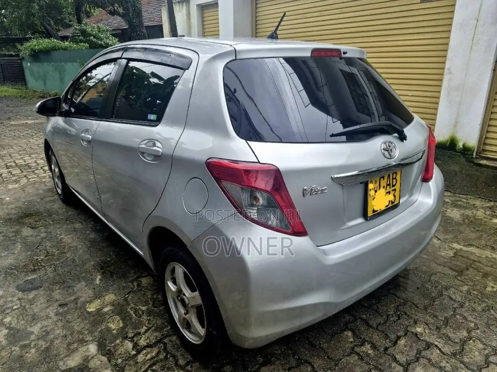 Toyota Vitz 2013 Car (Used)