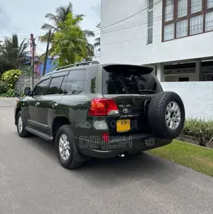 Toyota Land Cruiser V8 2011 SUV (Used)