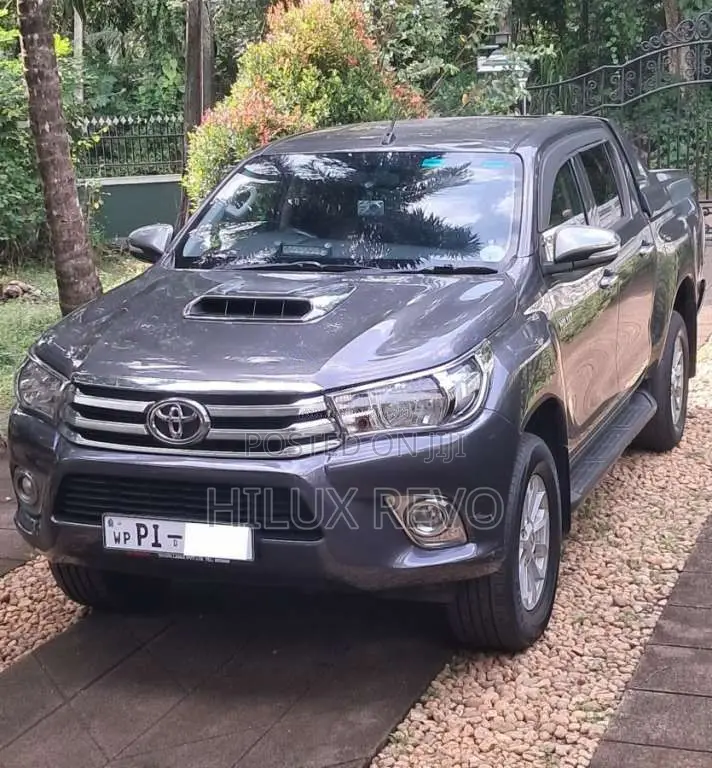 Toyota Hilux REVO 2017 Pickup (Used)