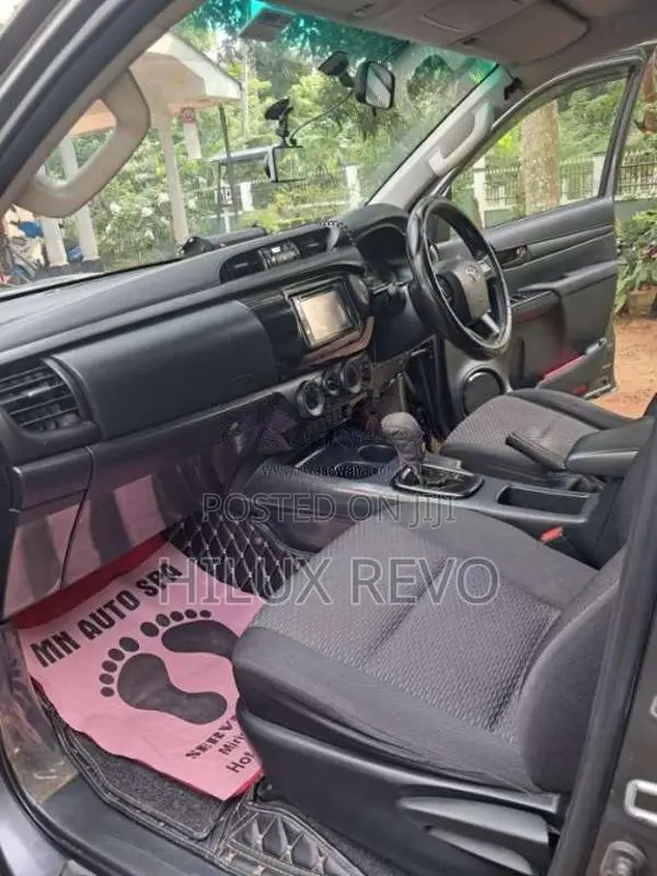 Toyota Hilux REVO 2017 Pickup (Used)
