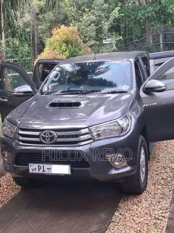 Toyota Hilux REVO 2017 Pickup (Used)