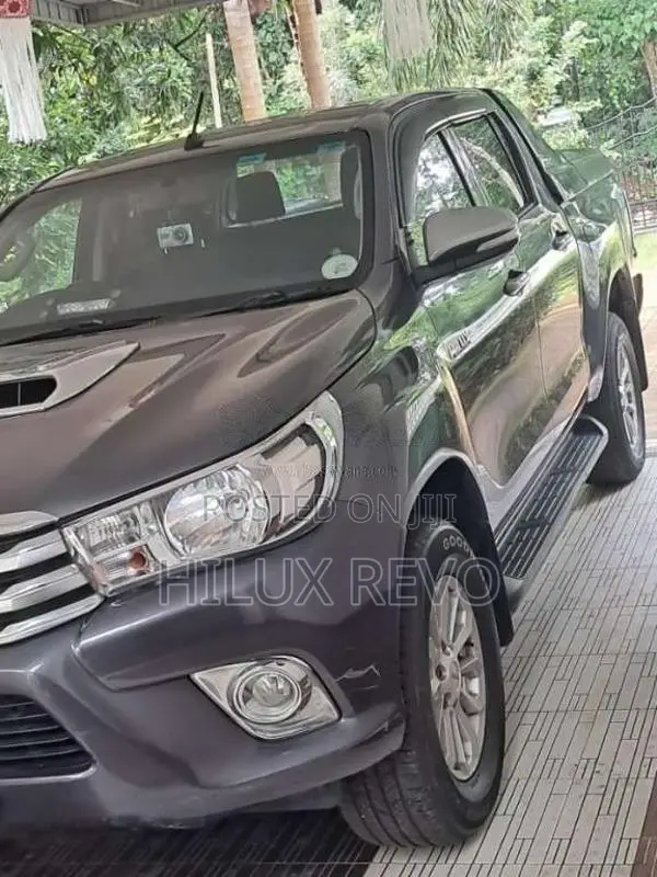 Toyota Hilux REVO 2017 Pickup (Used)