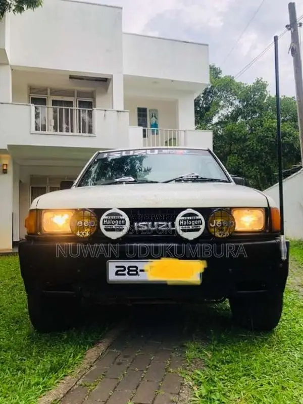 Isuzu Double Cab 1982 Pickup (Used)